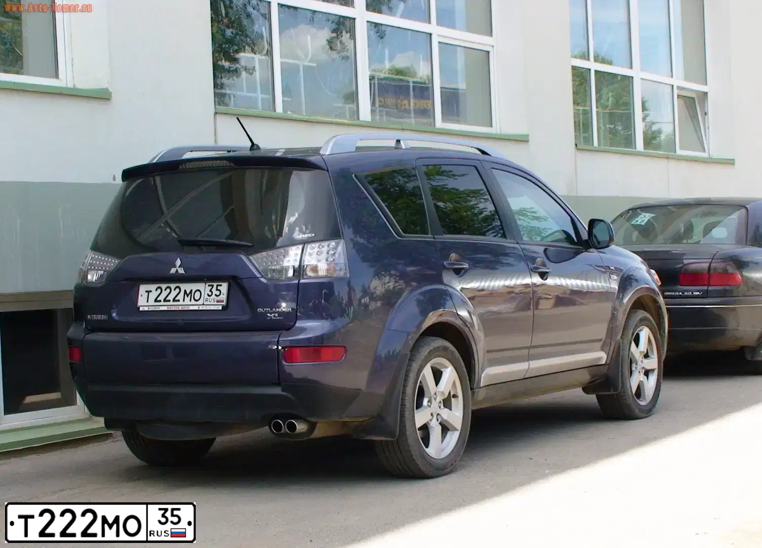 Фото автомобиля MITSUBISHI OUTLANDER, 2007 — госномер Т222МО35. Цвет: СИНИЙ