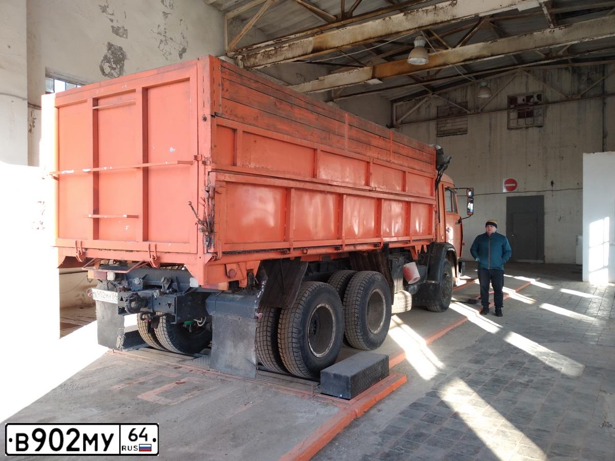 Фото автомобиля KAMAZ 5320 /6X4/, 2003 — госномер В902МУ64. Цвет: ОРАНЖЕВЫЙ