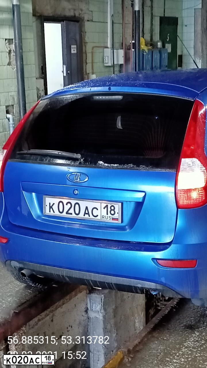 Фото автомобиля LADA 2192 KALINA, 2017 — госномер К020АС18. Цвет: ЯРКО-СИНИЙ