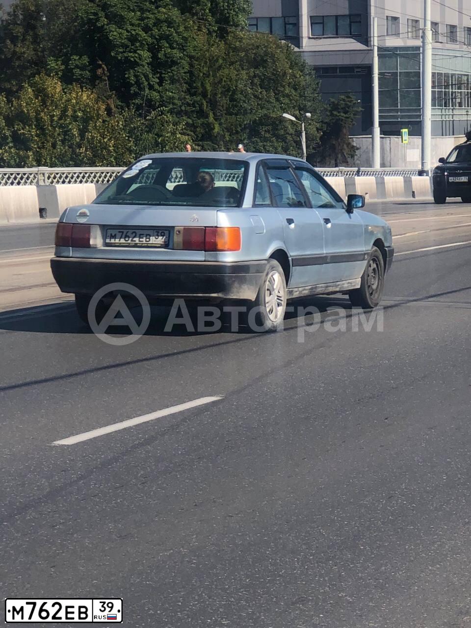 Фото автомобиля AUDI 80, 1989 — госномер М762ЕВ39. Цвет: СЕРО-ГОЛУБОЙ