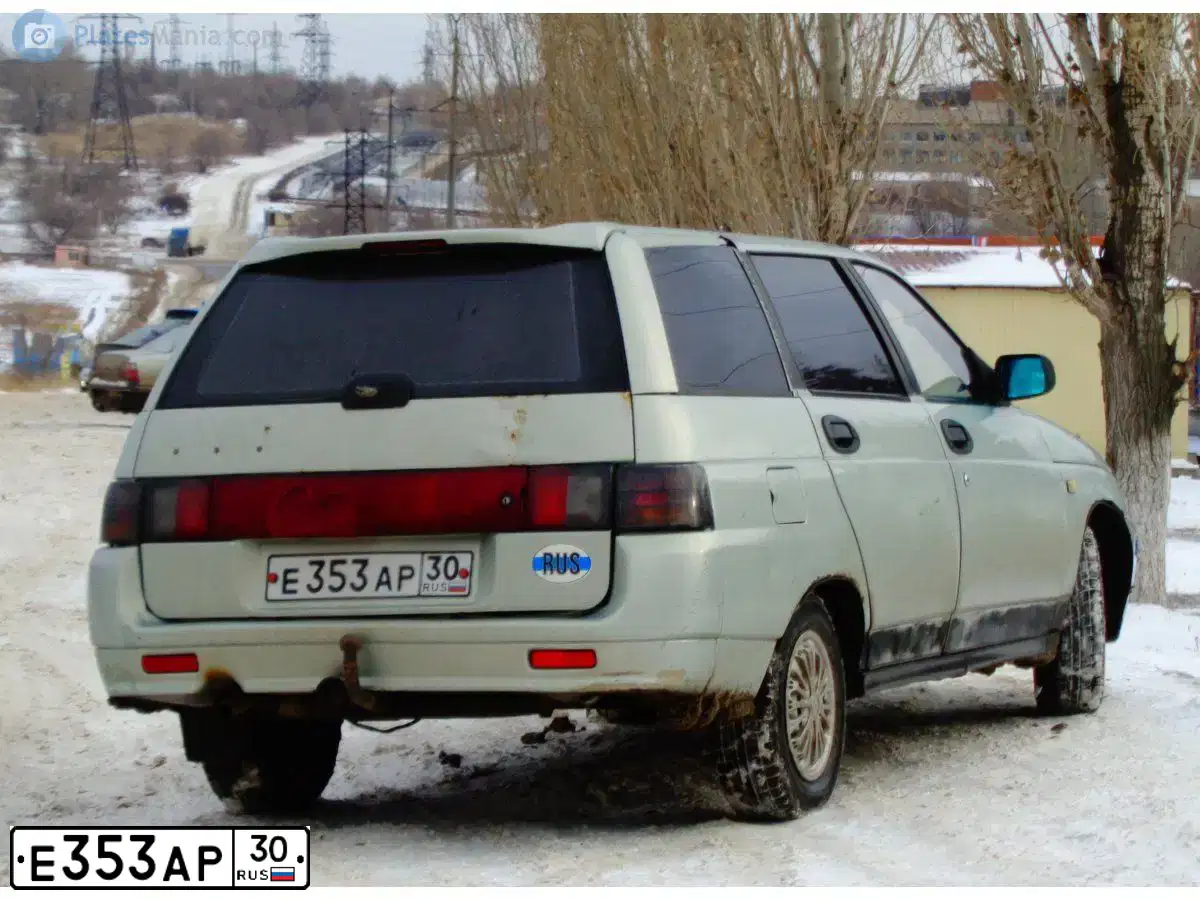 Фото автомобиля LADA 2111, 2001 — госномер Е353АР30. Цвет: СЕРЕБ ЖЕЛТО-ЗЕЛЕНЫЙ