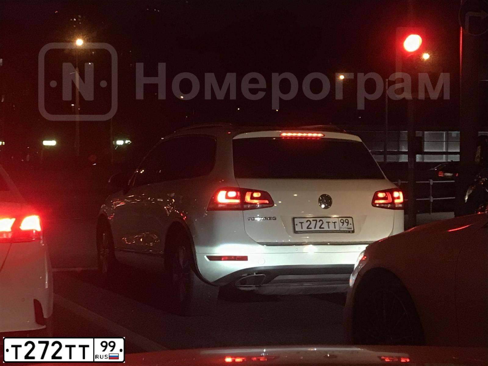 Фото автомобиля VOLKSWAGEN TOUAREG, 2010 — госномер Т272ТТ99. Цвет: Белый