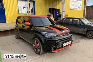 Фото автомобиля KIA SOUL, 2016 — госномер Х288ОУ72. Цвет: ЧЕРНЫЙ