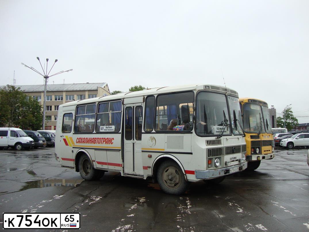 Фото автомобиля PAZ 3205, 2007 — госномер К754ОК65. Цвет: Белый