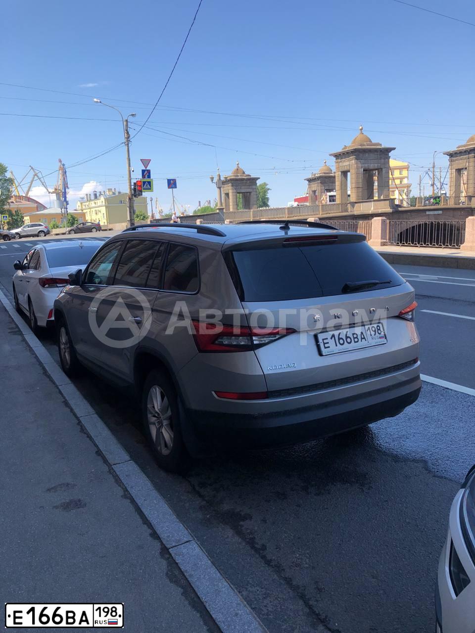 Фото автомобиля SKODA KODIAQ, 2019 — госномер Е166ВА198. Цвет: БЕЖЕВЫЙ