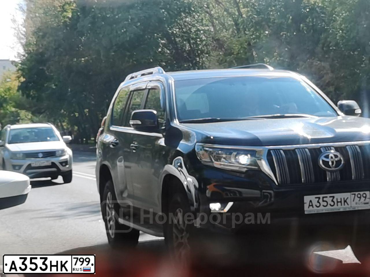 Фото автомобиля TOYOTA LANDCRUISER, 2018 — госномер А353НК799. Цвет: ЧЕРНЫЙ