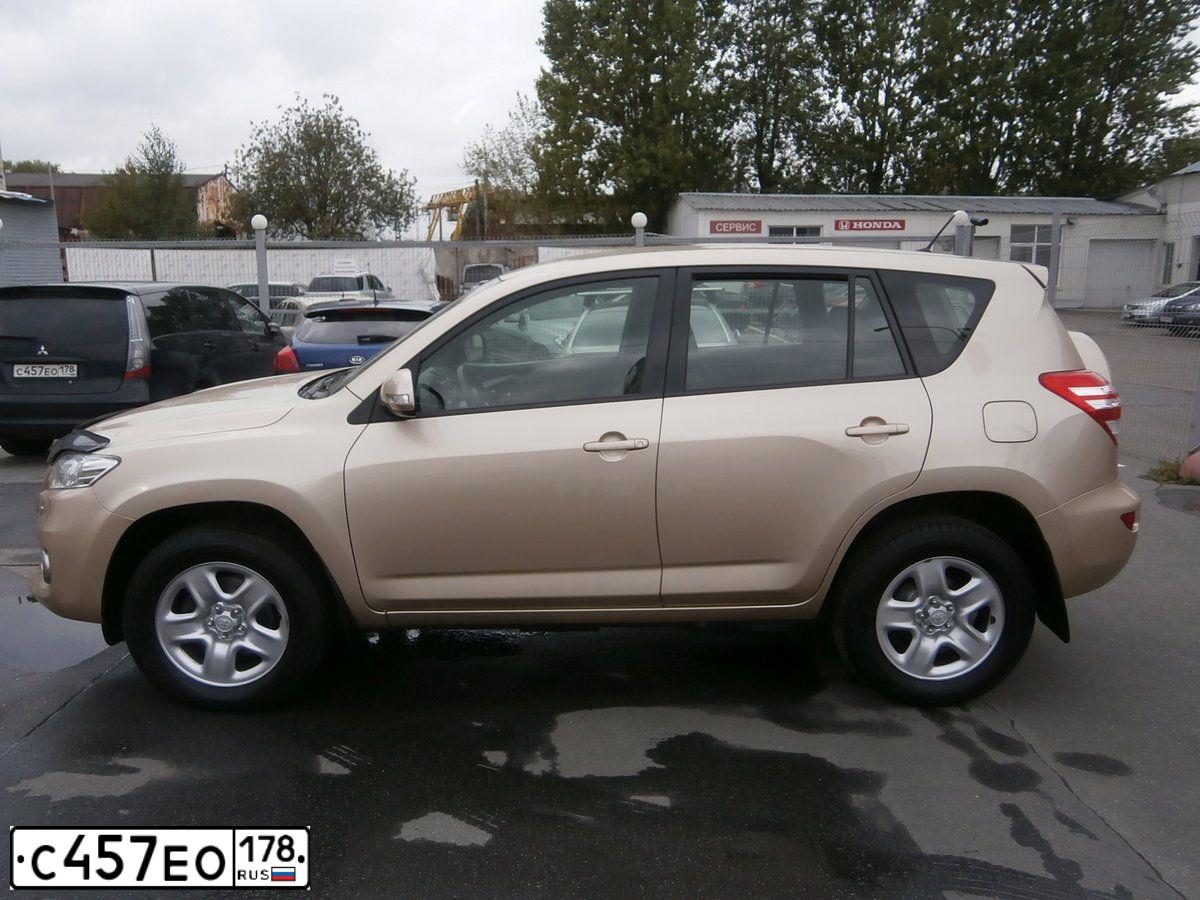 Фото автомобиля MITSUBISHI GRANDIS, 2007 — госномер С457ЕО178. Цвет: ЧЕРНЫЙ