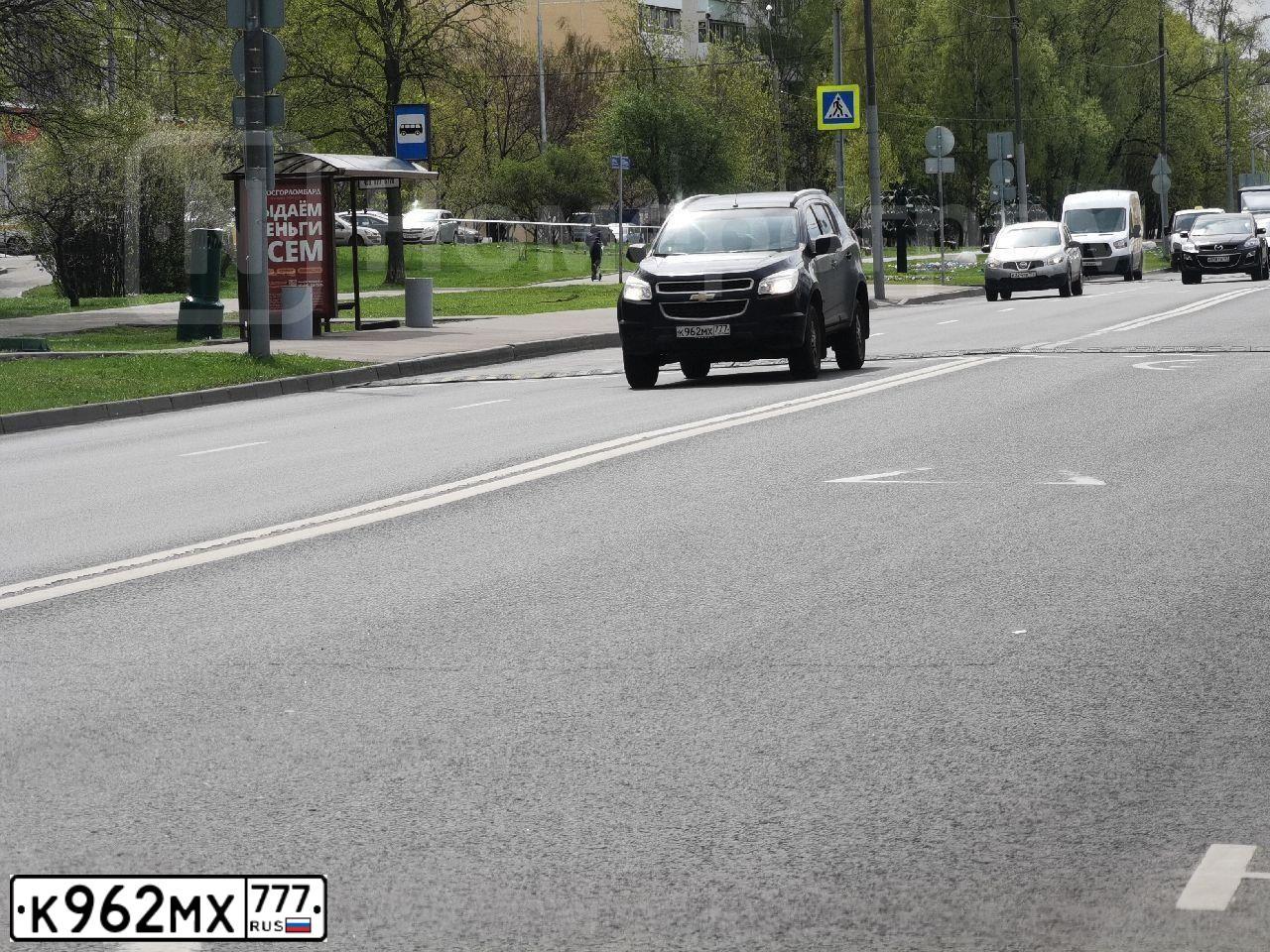 Фото автомобиля CHEVROLET TRAILBLAZER, 2014 — госномер К962МХ777. Цвет: ЧЕРНЫЙ