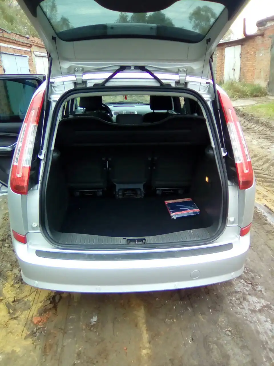 Фото автомобиля FORD FOCUS C-MAX, 2010 — госномер Р507ВА50. Цвет: Серебристый