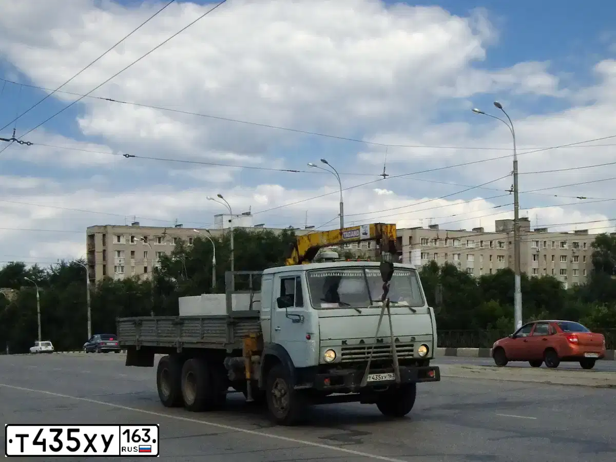 Фото автомобиля KAMAZ 53213 /6X4/, 1999 — госномер Н537ВУ63. Цвет: СВЕТЛО-ДЫМЧАТЫЙ