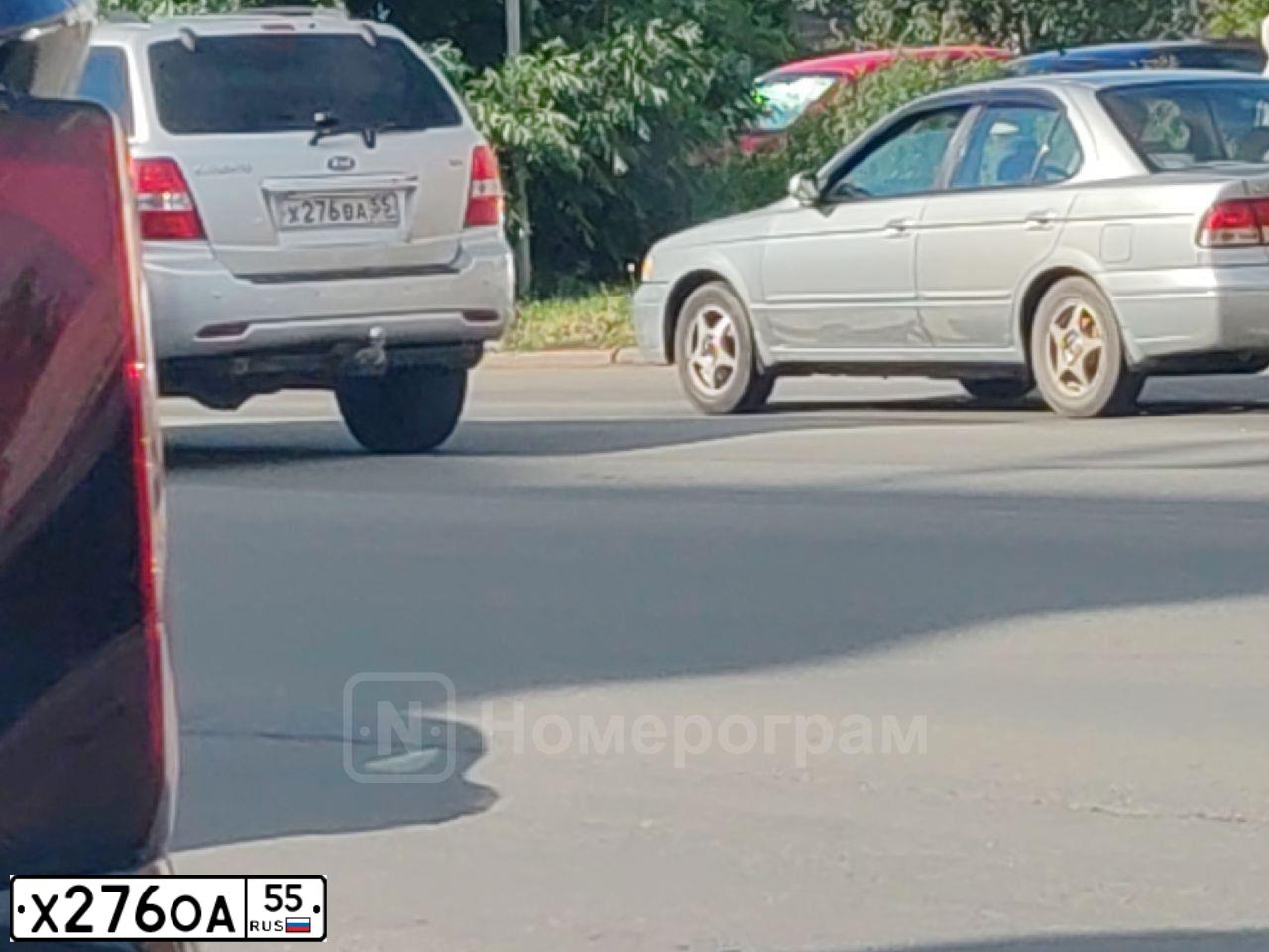 Фото автомобиля HYUNDAI SOLARIS, 2013 — госномер Х276ОА55. Цвет: Красный