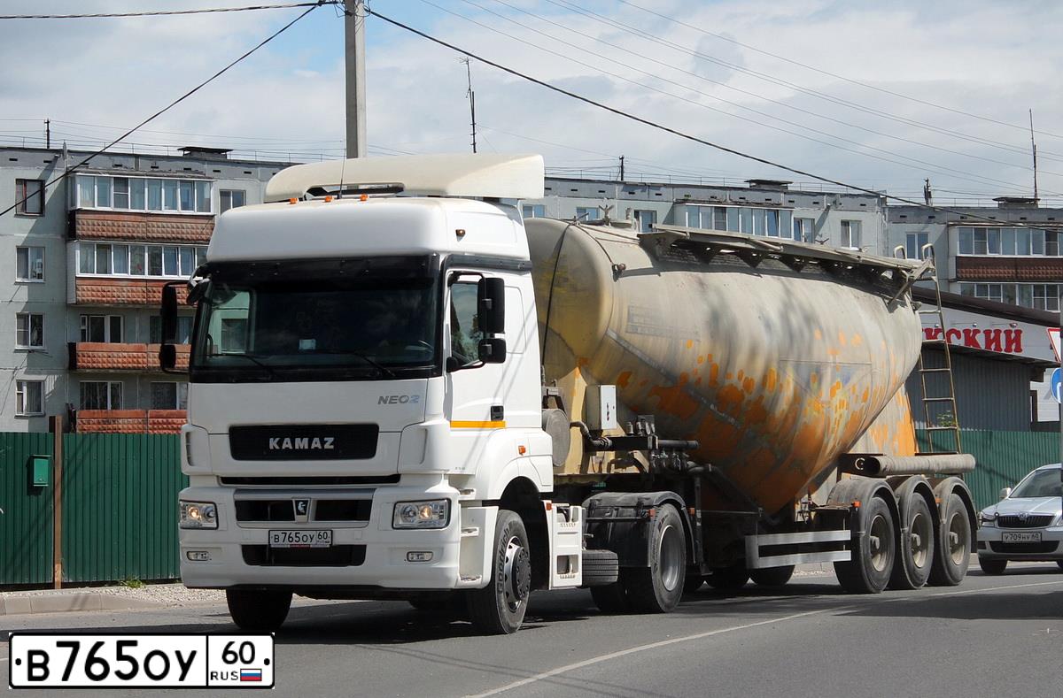 Фото автомобиля KAMAZ 5490 /4X2/, 2020 — госномер В765ОУ60. Цвет: Белый