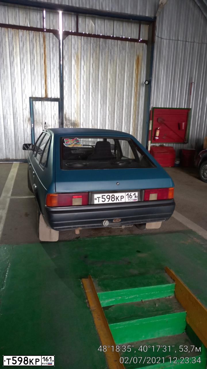 Фото автомобиля МОСКВИЧ М21412, 1990 — госномер Т736КС77. Цвет: СИНИЙ