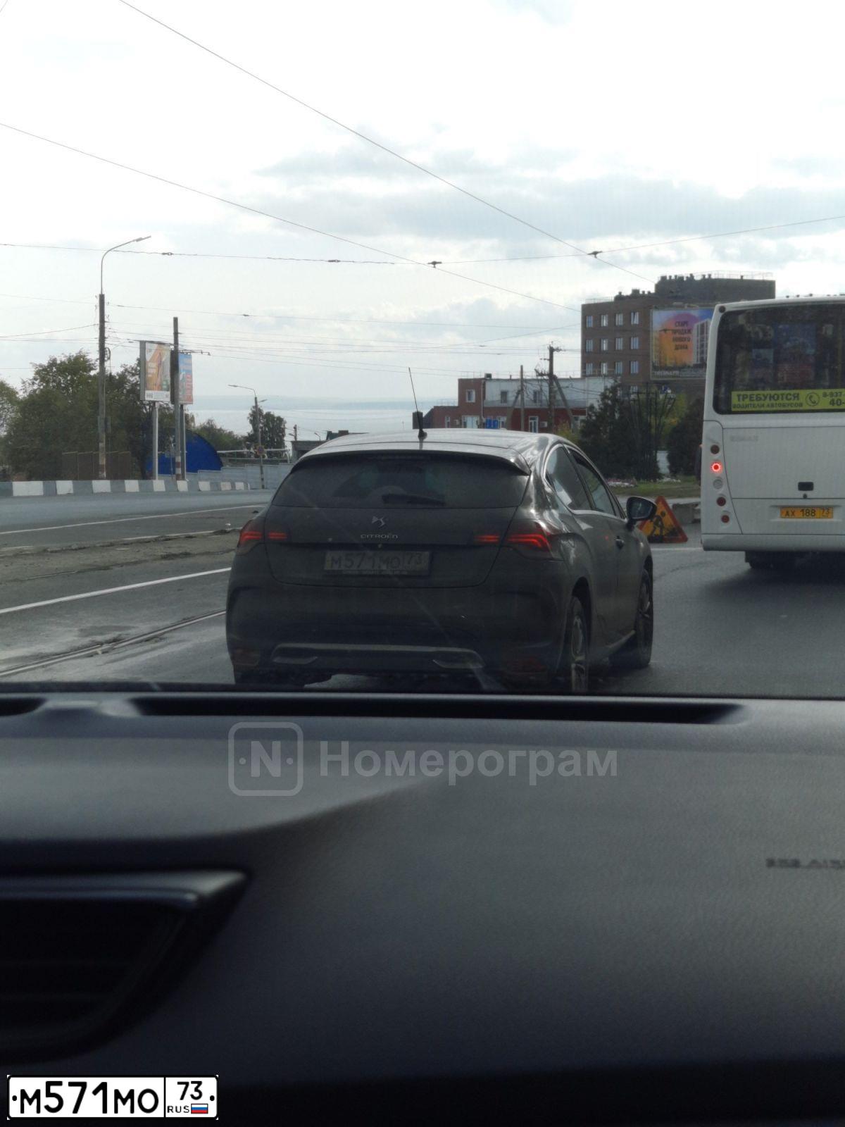 Фото автомобиля CITROEN DS4, 2013 — госномер М571МО73. Цвет: Коричневый