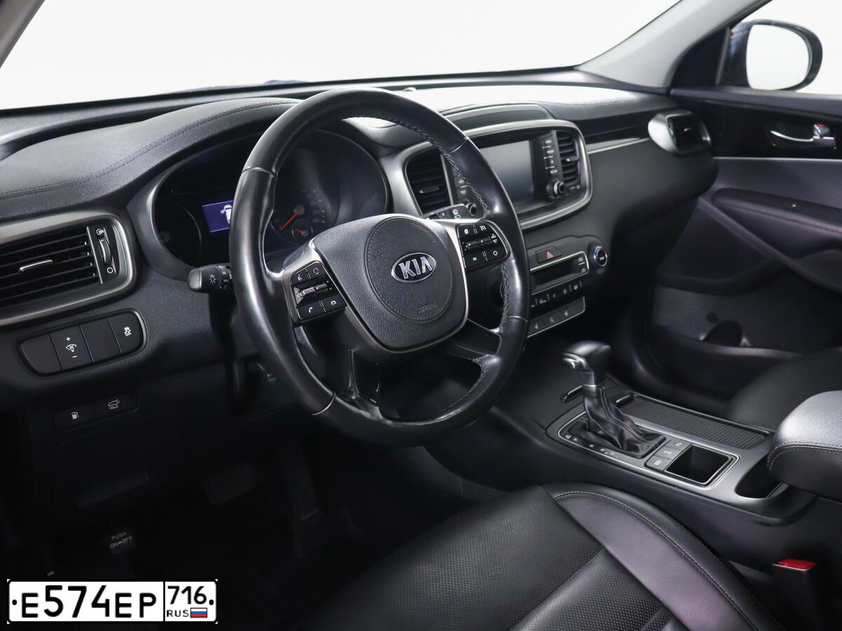 Фото автомобиля KIA SORENTO, 2019 — госномер Е574ЕР716. Цвет: синий