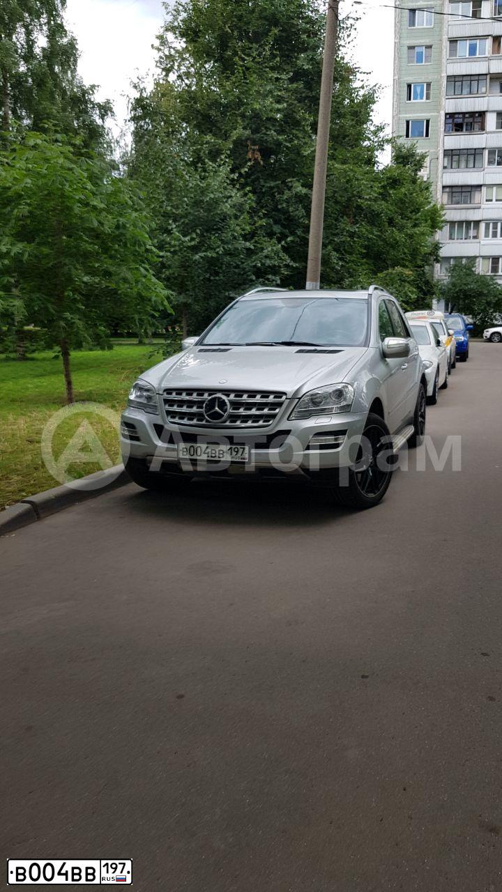Фото автомобиля MERCEDES-BENZ ML320, 2008 — госномер Т688ВТ977. Цвет: Серебристый