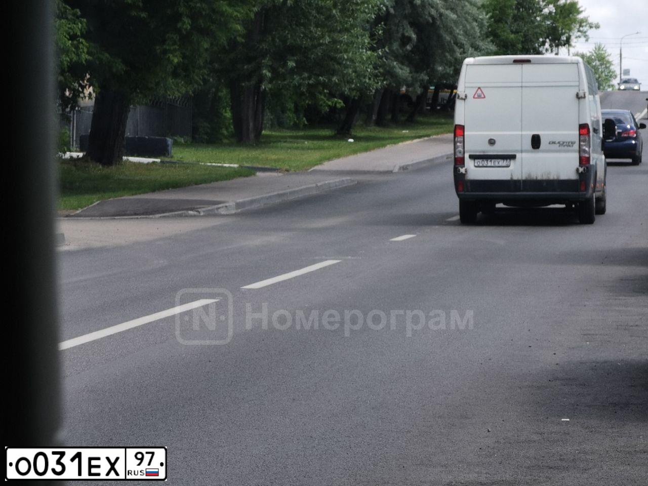 Фото автомобиля VOLKSWAGEN GOLF, 2000 — госномер В833НУ35. Цвет: СЕРЫЙ