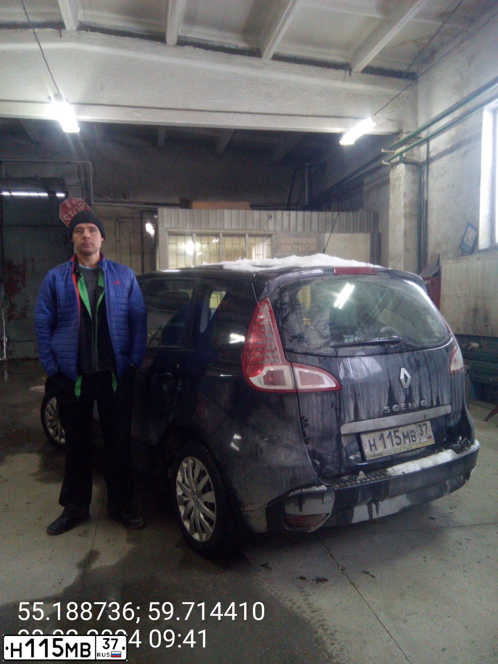 Фото автомобиля RENAULT MEGANE /GRAND/ SCENIC, 2010 — госномер Н891КО774. Цвет: ЧЕРНЫЙ
