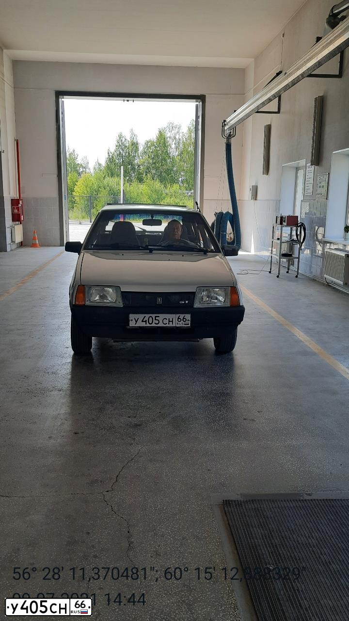 Фото автомобиля LADA 2109 SAMARA, 2001 — госномер У405СН66. Цвет: СЕРЕБРИСТЫЙ