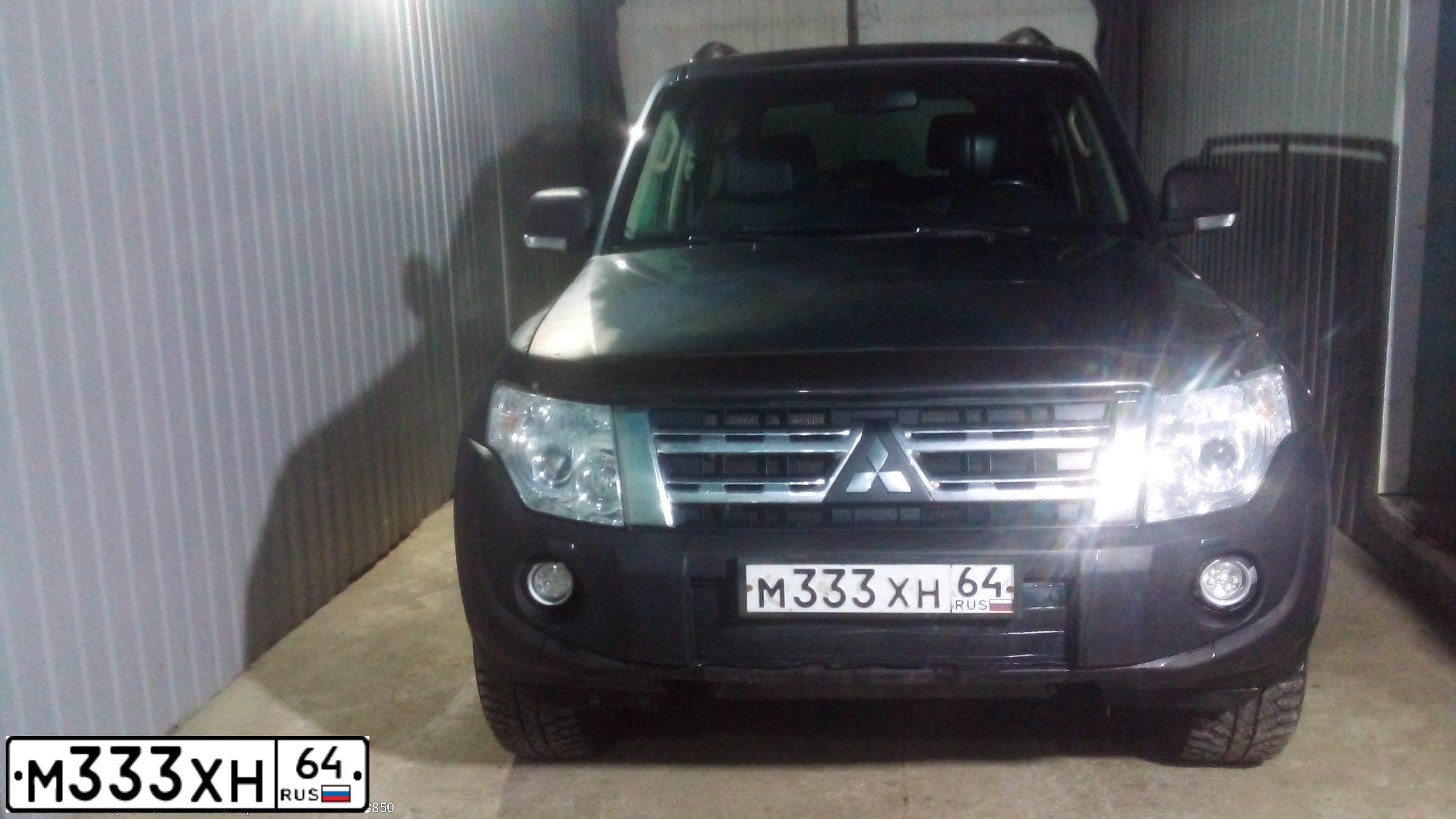Фото автомобиля MITSUBISHI PAJERO, 2007 — госномер Е555АН64. Цвет: СИНИЙ