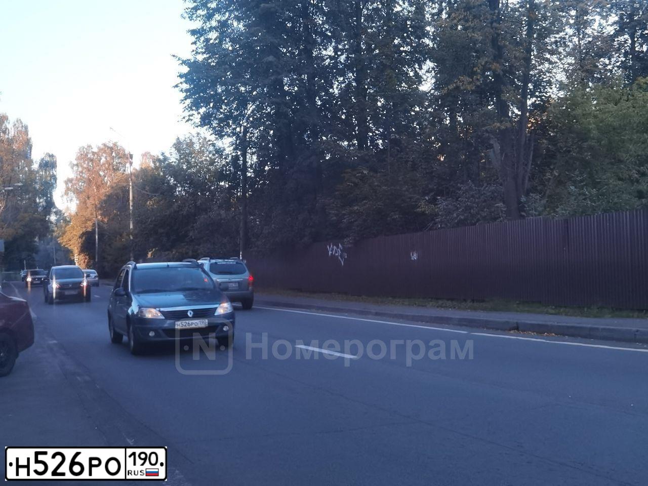 Фото автомобиля RENAULT LOGAN, 2012 — госномер Р874РК46