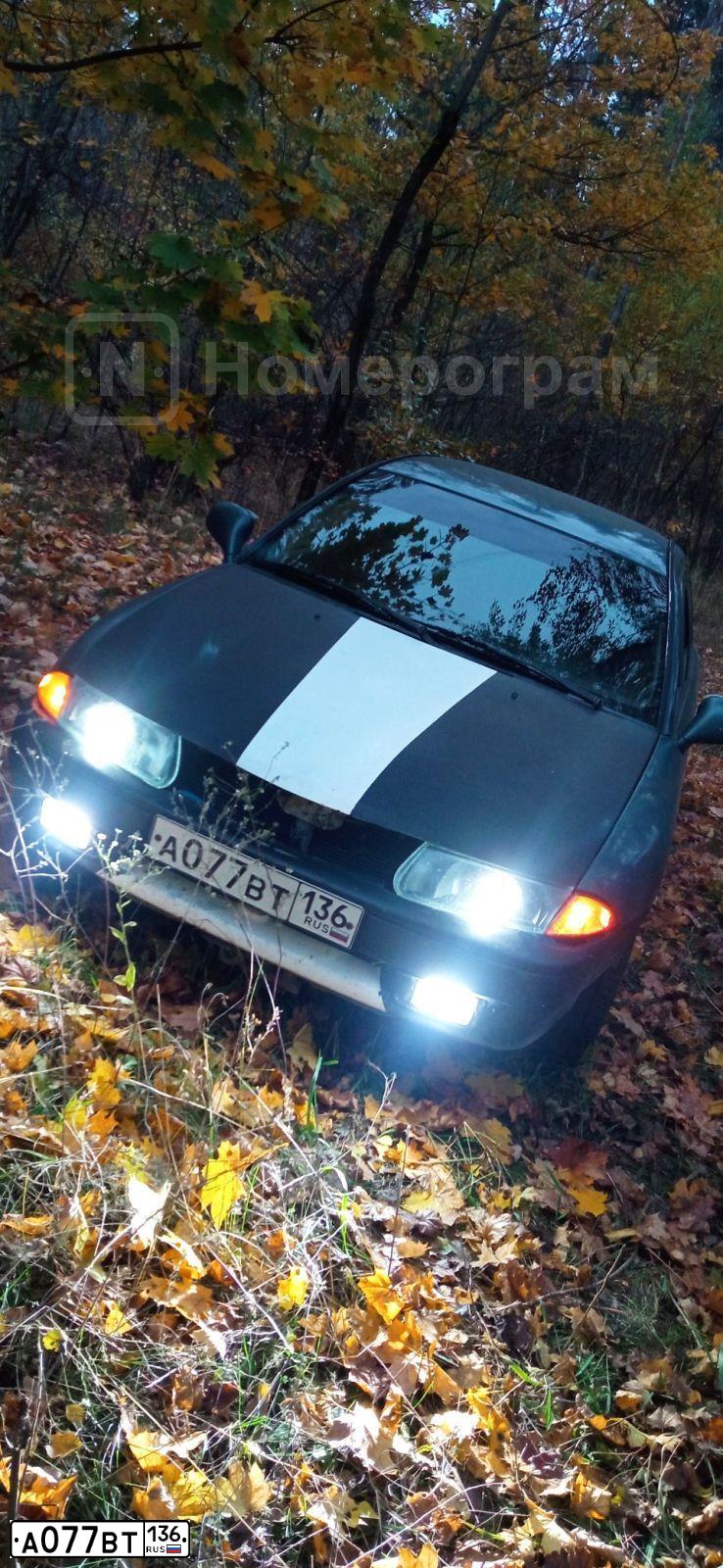 Фото автомобиля MITSUBISHI CARISMA, 1998 — госномер А077ВТ136. Цвет: синий