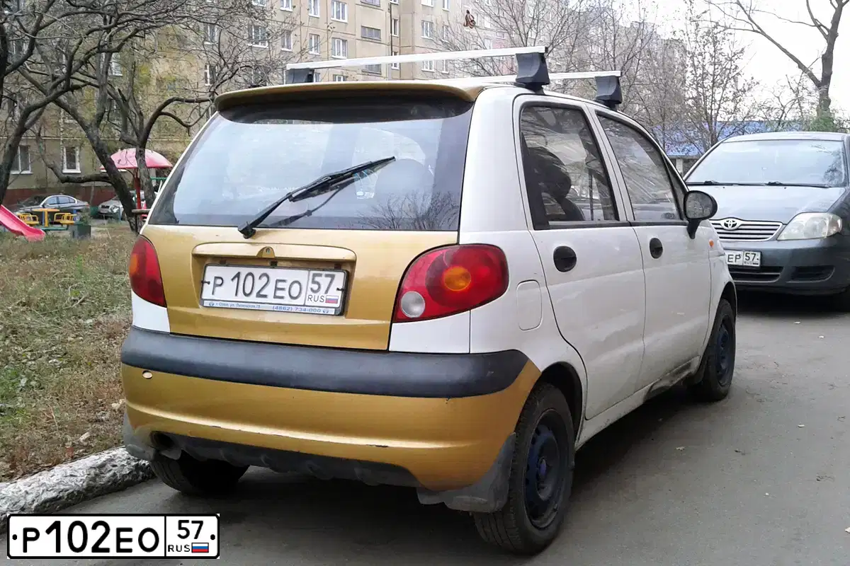 Фото автомобиля DAEWOO MATIZ, 2010 — госномер Р102ЕО57. Цвет: БЕЛЫЙ