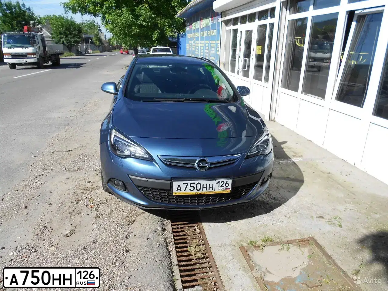 Фото автомобиля OPEL ASTRA, 2013 — госномер У004СС123. Цвет: голубой