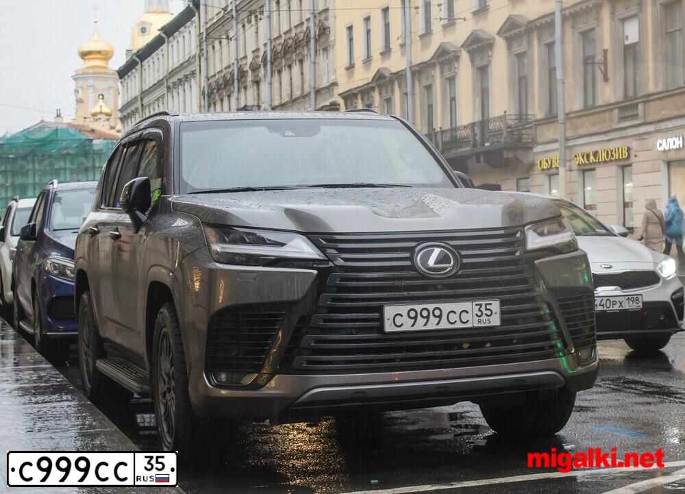 Фото автомобиля РЕНО ДАСТЕР, 2021 — госномер М012ВА35. Цвет: СЕРЫЙ