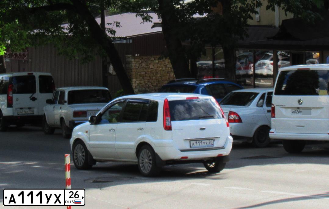 Фото автомобиля MERCEDES M-KLASSE, 2008 — госномер А014АА26. Цвет: Белый