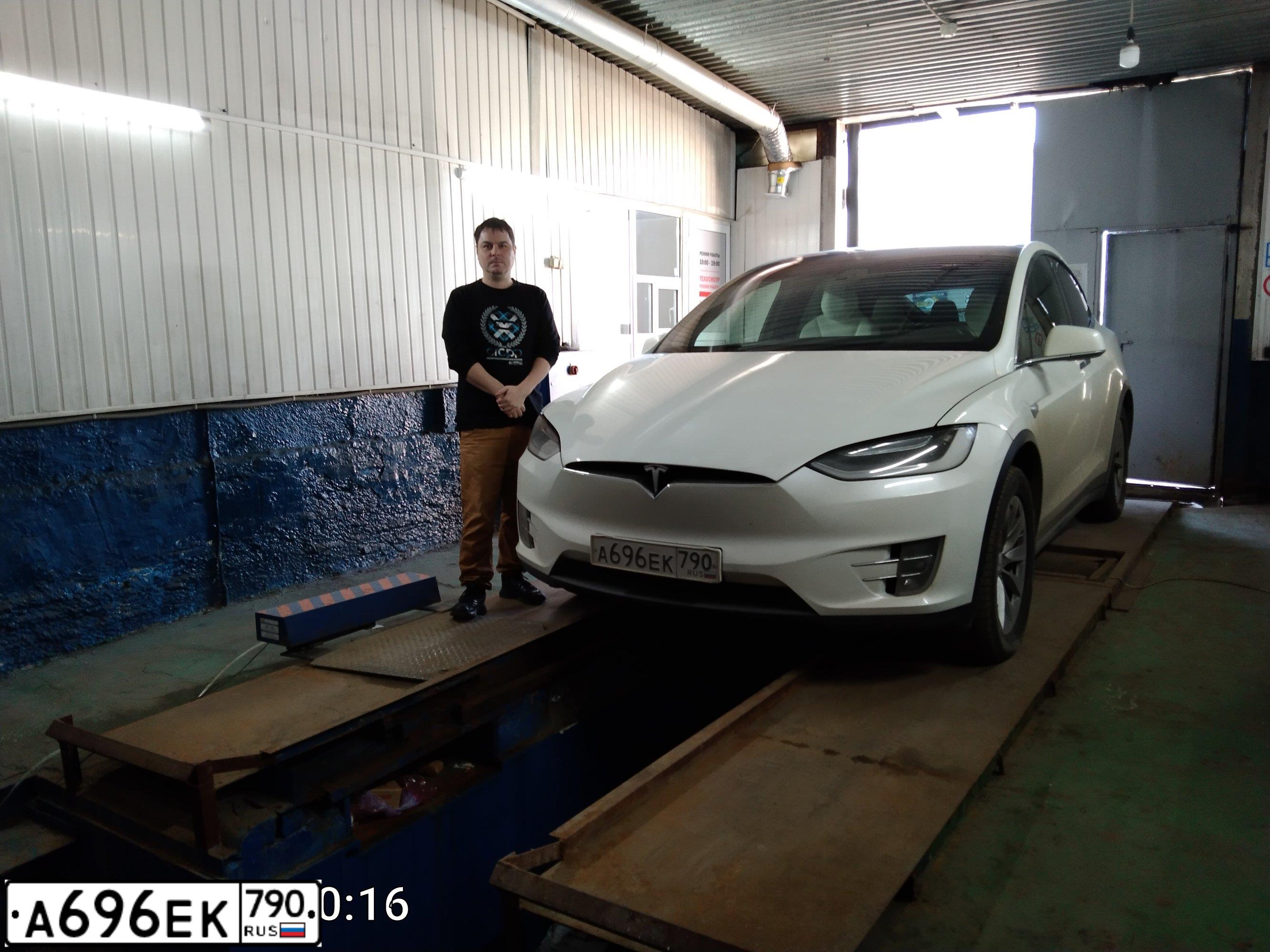 Фото автомобиля TESLA X, 2019 — госномер Х797ММ797. Цвет: Белый