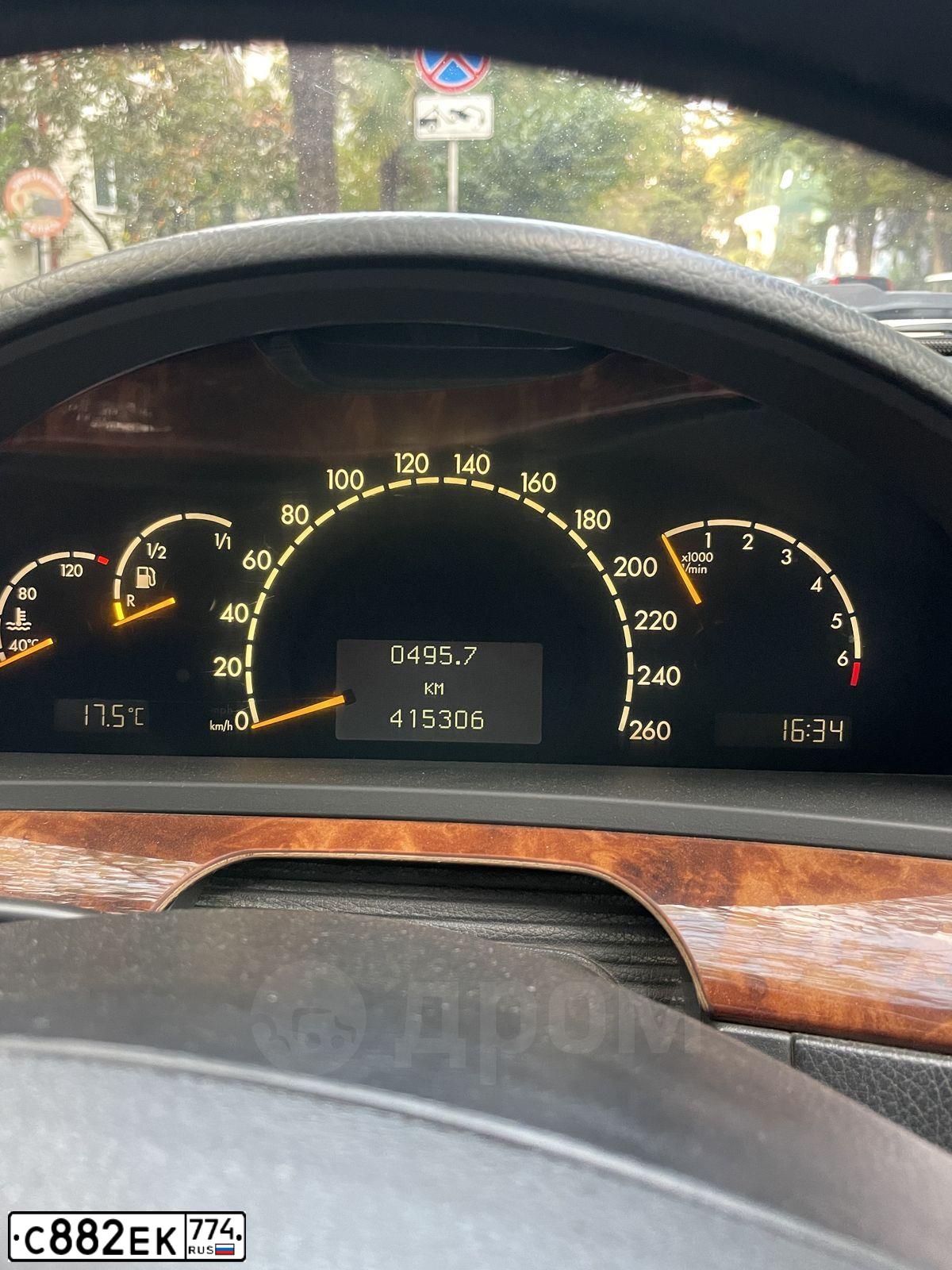 Фото автомобиля MERCEDES-BENZ S320L, 2000 — госномер Н369УС33. Цвет: СВЕТЛО-ГОЛУБОЙ