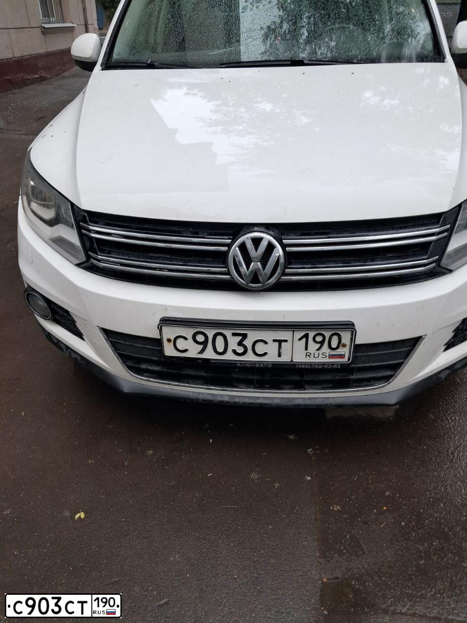 Фото автомобиля VOLKSWAGEN TIGUAN, 2012 — госномер С903СТ190. Цвет: БЕЛЫЙ