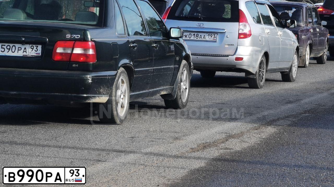 Фото автомобиля AUDI A8, 2005 — госномер Н421НТ126. Цвет: ЧЕРНЫЙ