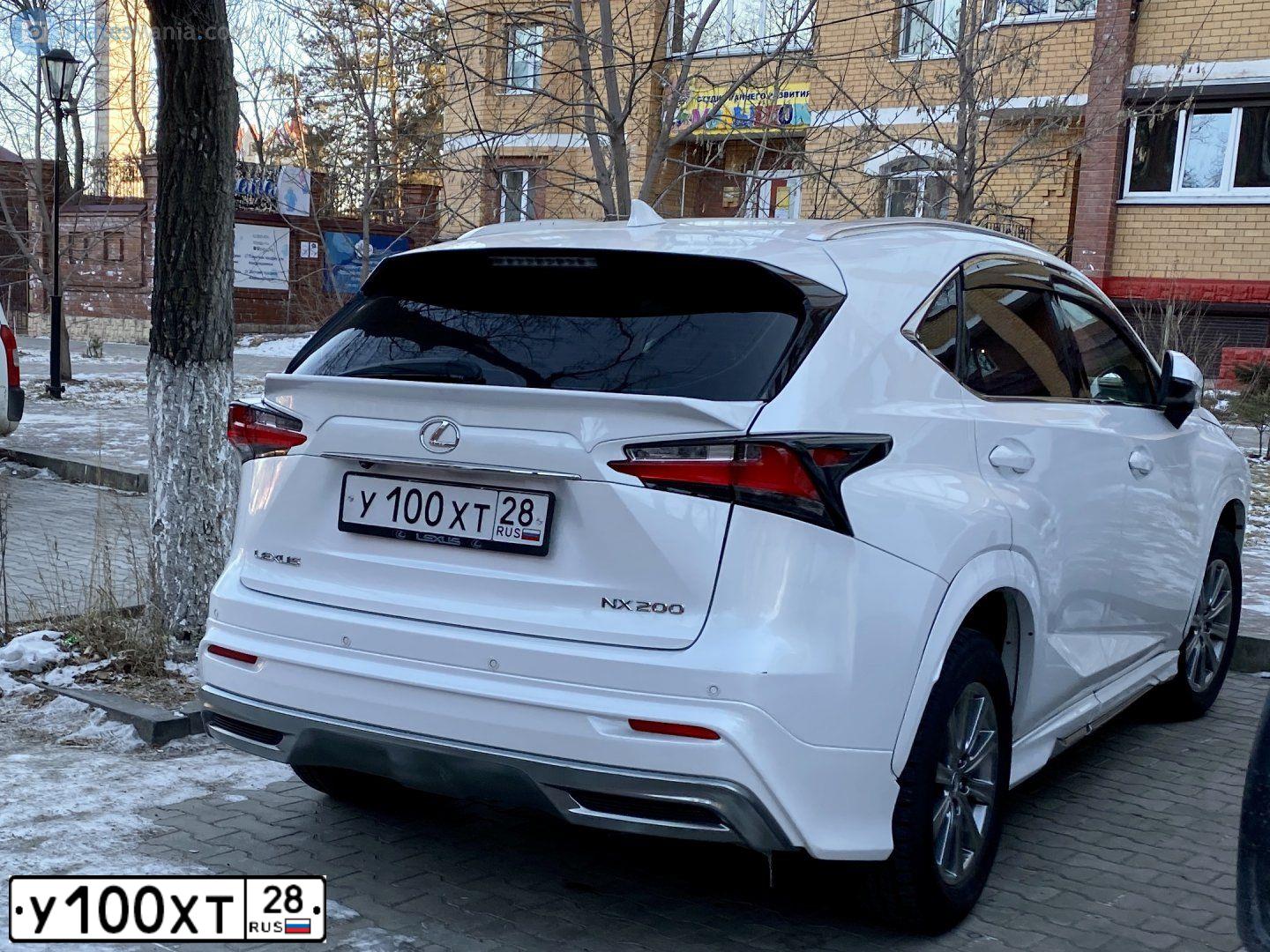 Фото автомобиля TOYOTA LANDCRUISER 200, 2012 — госномер М984КХ28. Цвет: Серебристый