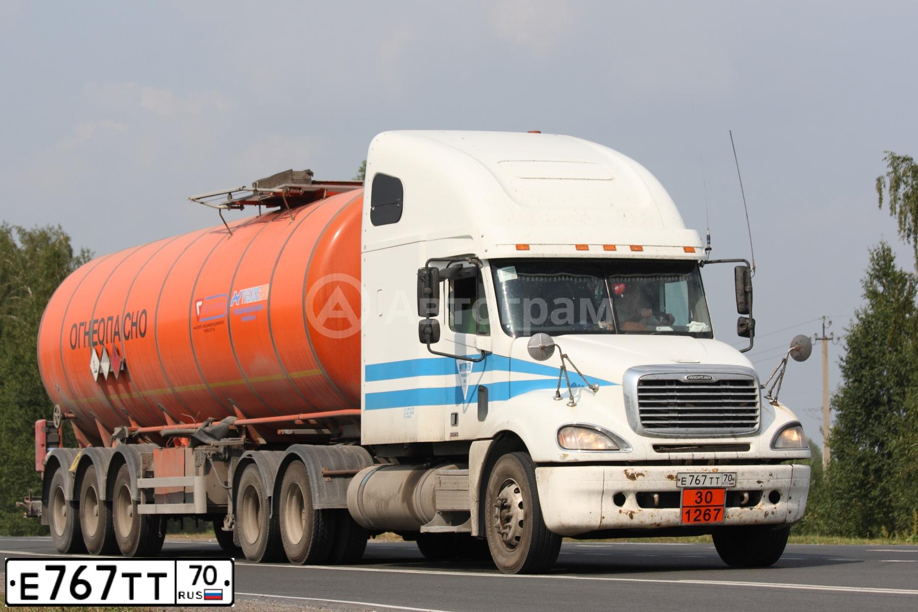 Фото автомобиля FREIGHTLINER COLUMBIA, 2004 — госномер Е767ТТ70. Цвет: Белый