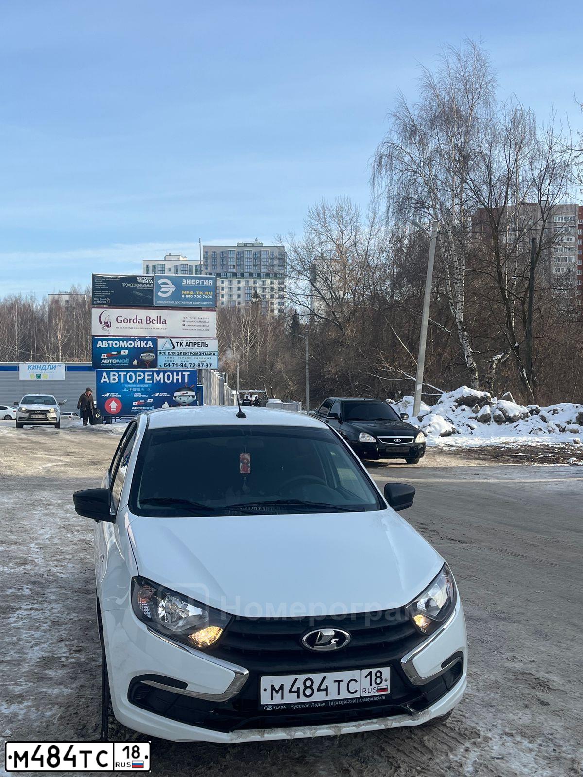 Фото автомобиля OPEL VECTRA, 1998 — госномер М484ТС18. Цвет: Серый