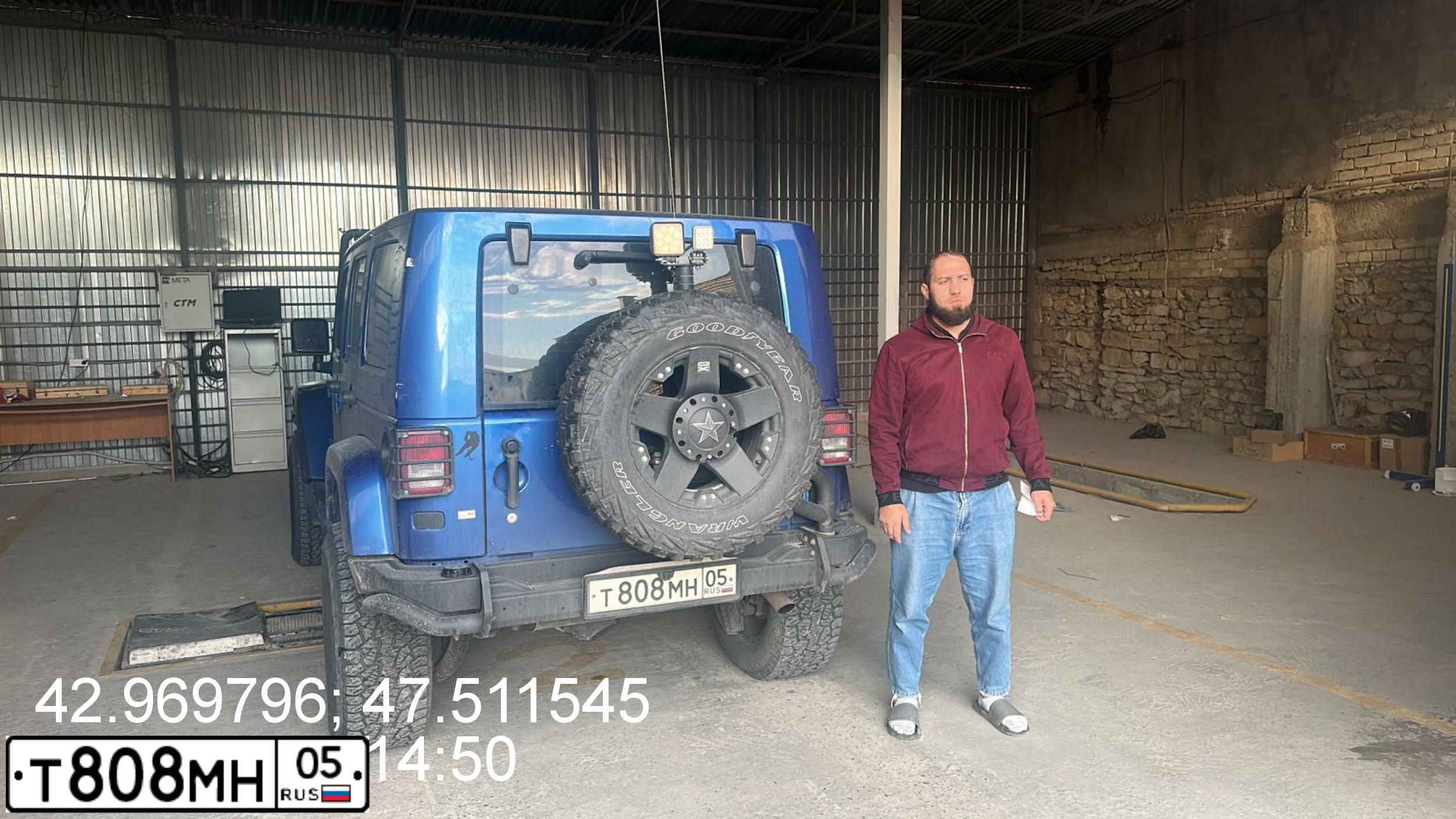 Фото автомобиля JEEP WRANGLER, 2008 — госномер Т808МН05. Цвет: СИНИЙ МЕТАЛЛИК