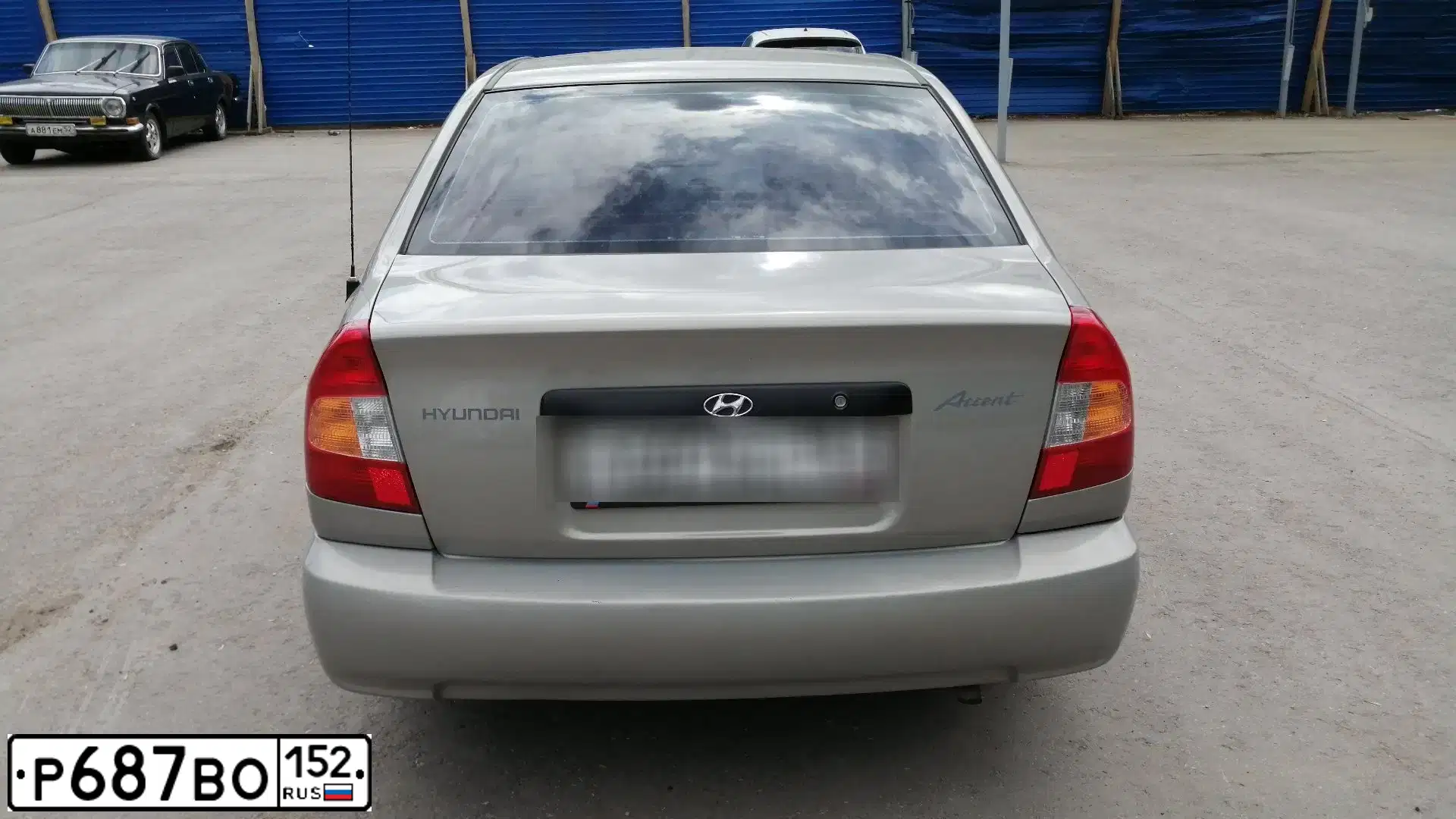Фото автомобиля HYUNDAI ACCENT, 2010 — госномер К756ЕВ126. Цвет: СВЕТЛО-БЕЖЕВЫЙ