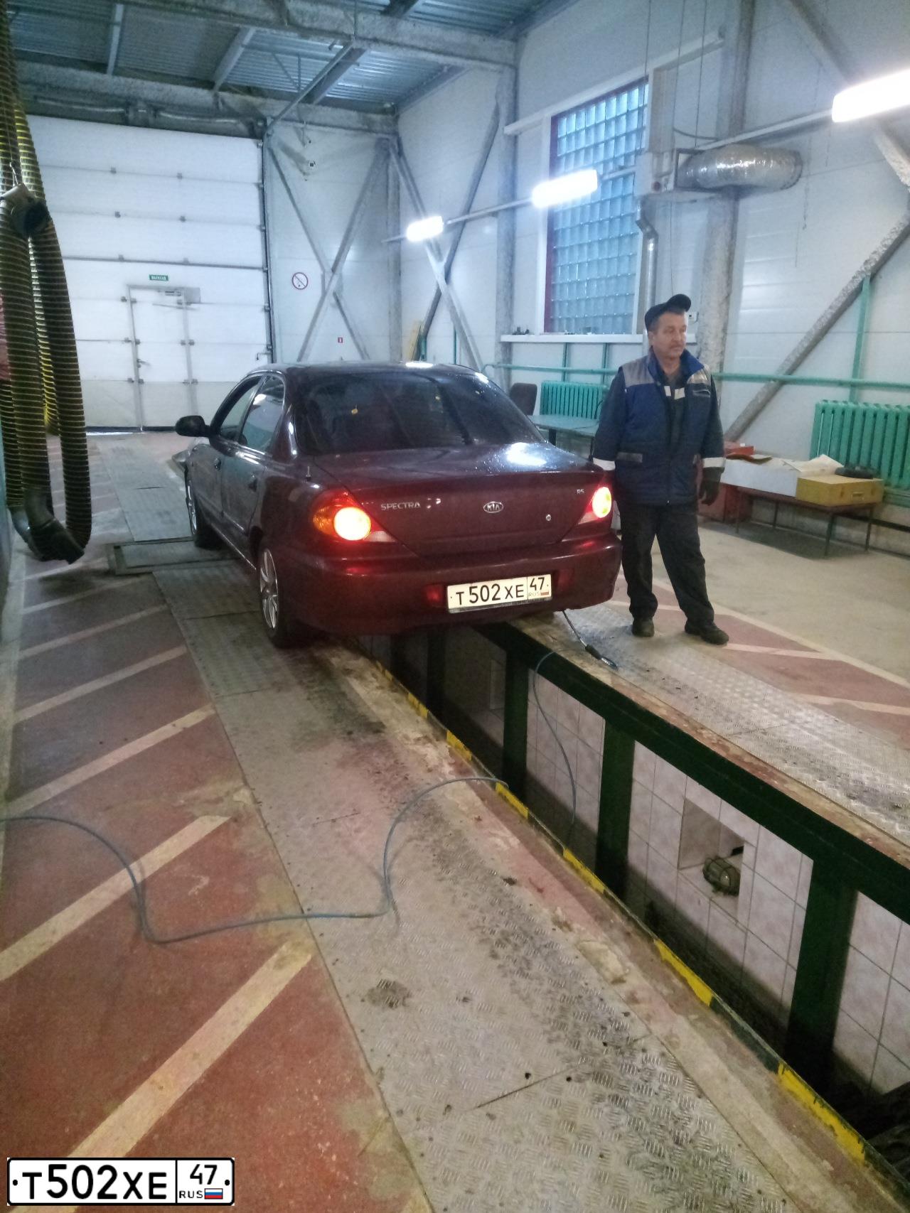 Фото автомобиля KIA SPECTRA, 2008 — госномер Т502ХЕ47. Цвет: КРАСНЫЙ ПЕРЕЦ