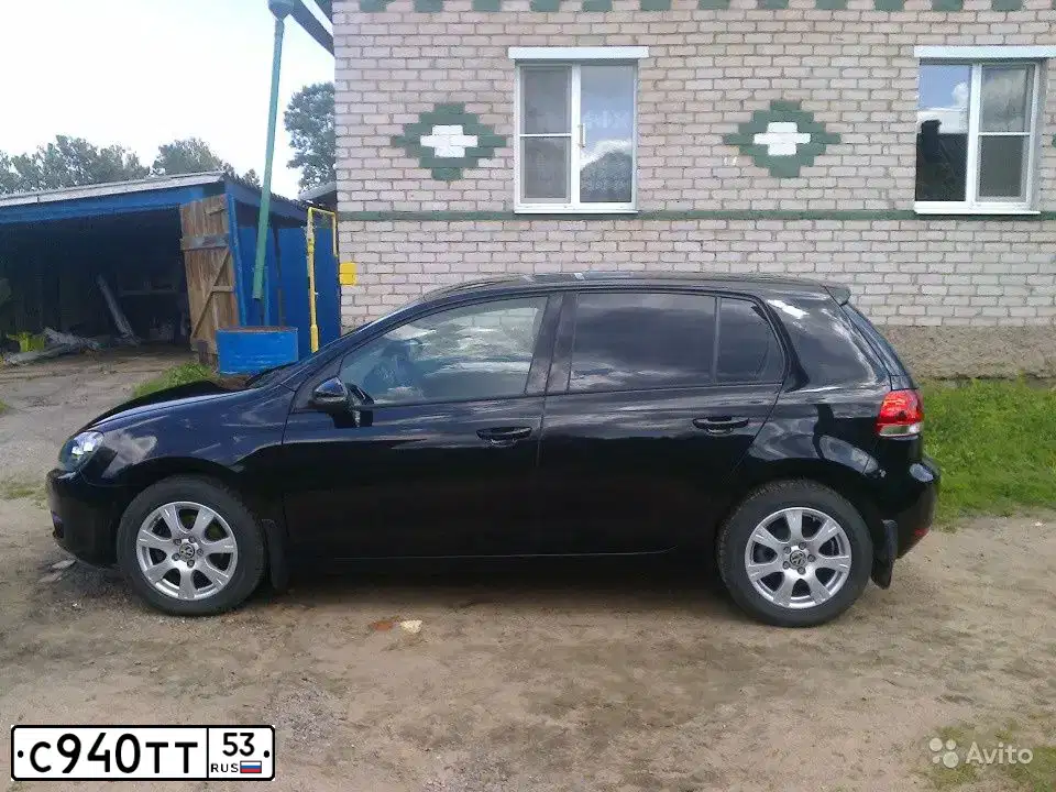 Фото автомобиля VOLKSWAGEN GOLF, 2012 — госномер К433КА53. Цвет: ЧЕРНЫЙ