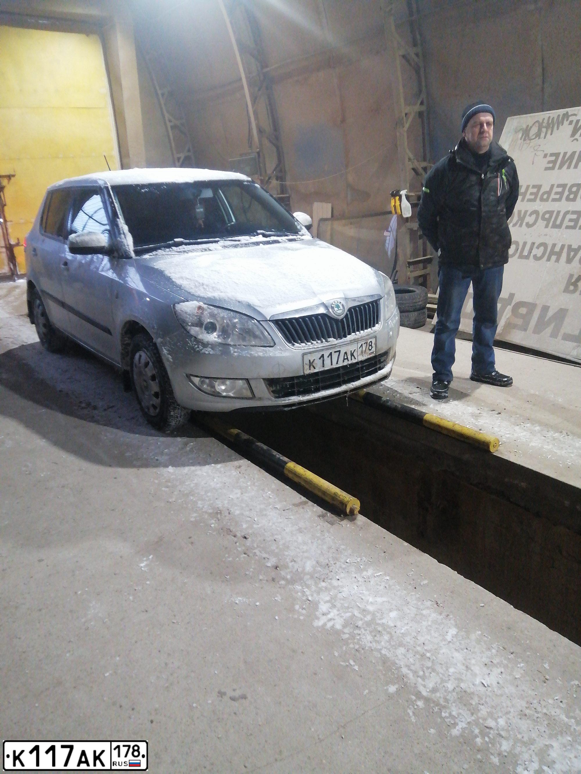 Фото автомобиля SKODA FABIA, 2011 — госномер Р715УМ69. Цвет: Серебристый