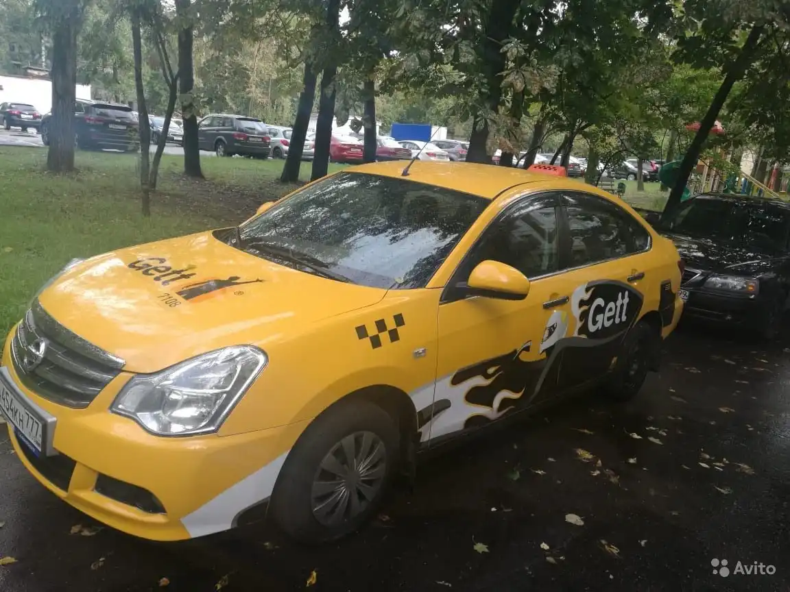 Фото автомобиля KIA RIO, 2014 — госномер Т554КН777. Цвет: Коричневый