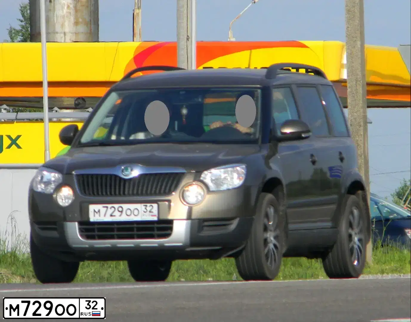 Фото автомобиля SKODA YETI, 2012 — госномер М729ОО32. Цвет: Коричневый