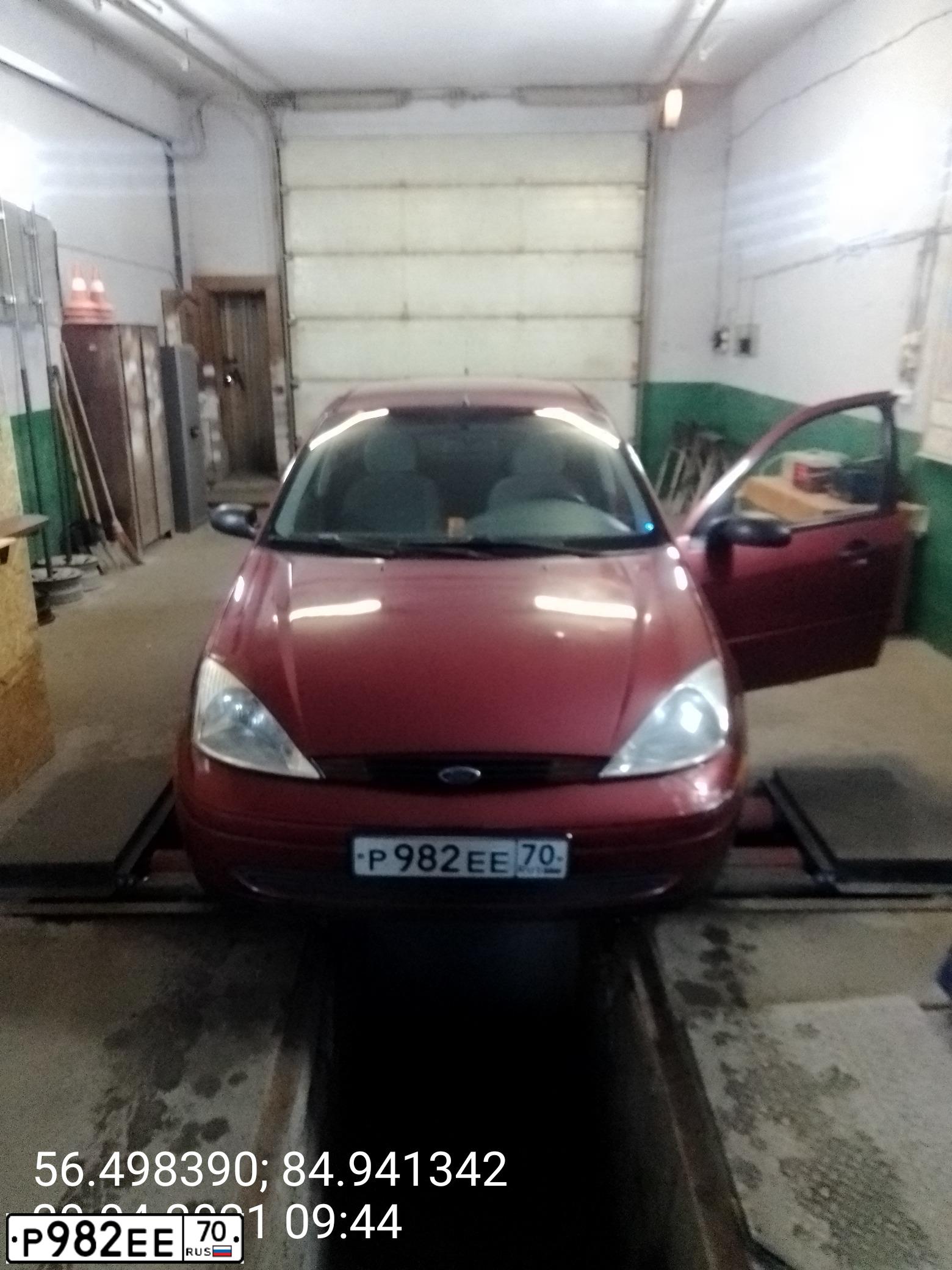 Фото автомобиля FORD D FOCUS, 2000 — госномер К850ЕН199. Цвет: ВИШНЕВЫЙ