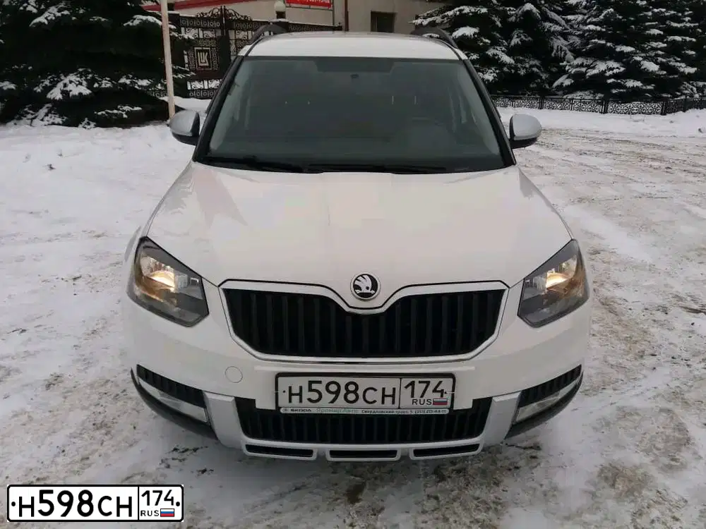 Фото автомобиля SKODA YETI, 2013 — госномер Н598СН174. Цвет: Белый