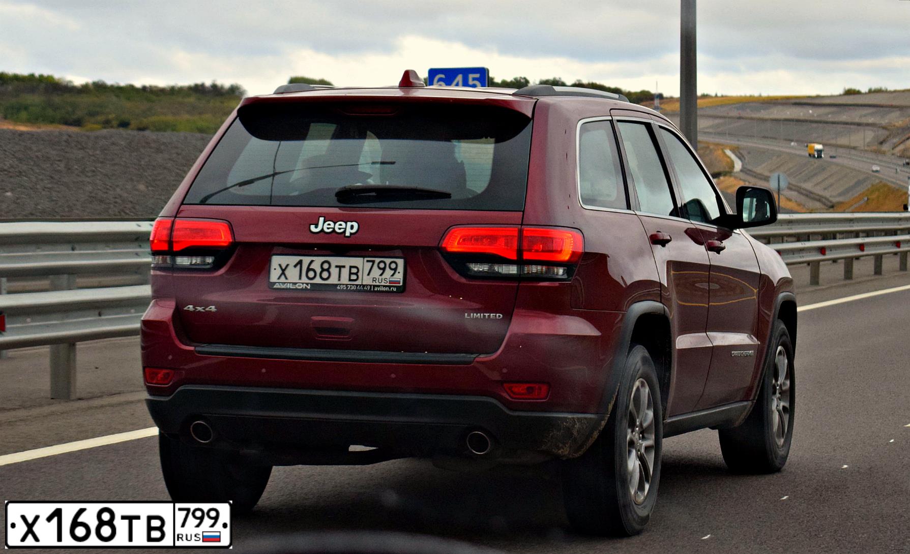 Фото автомобиля JEEP GRAND CHEROKEE, 2014 — госномер Х168ТВ799. Цвет: КРАСНЫЙ ТЕМНЫЙ