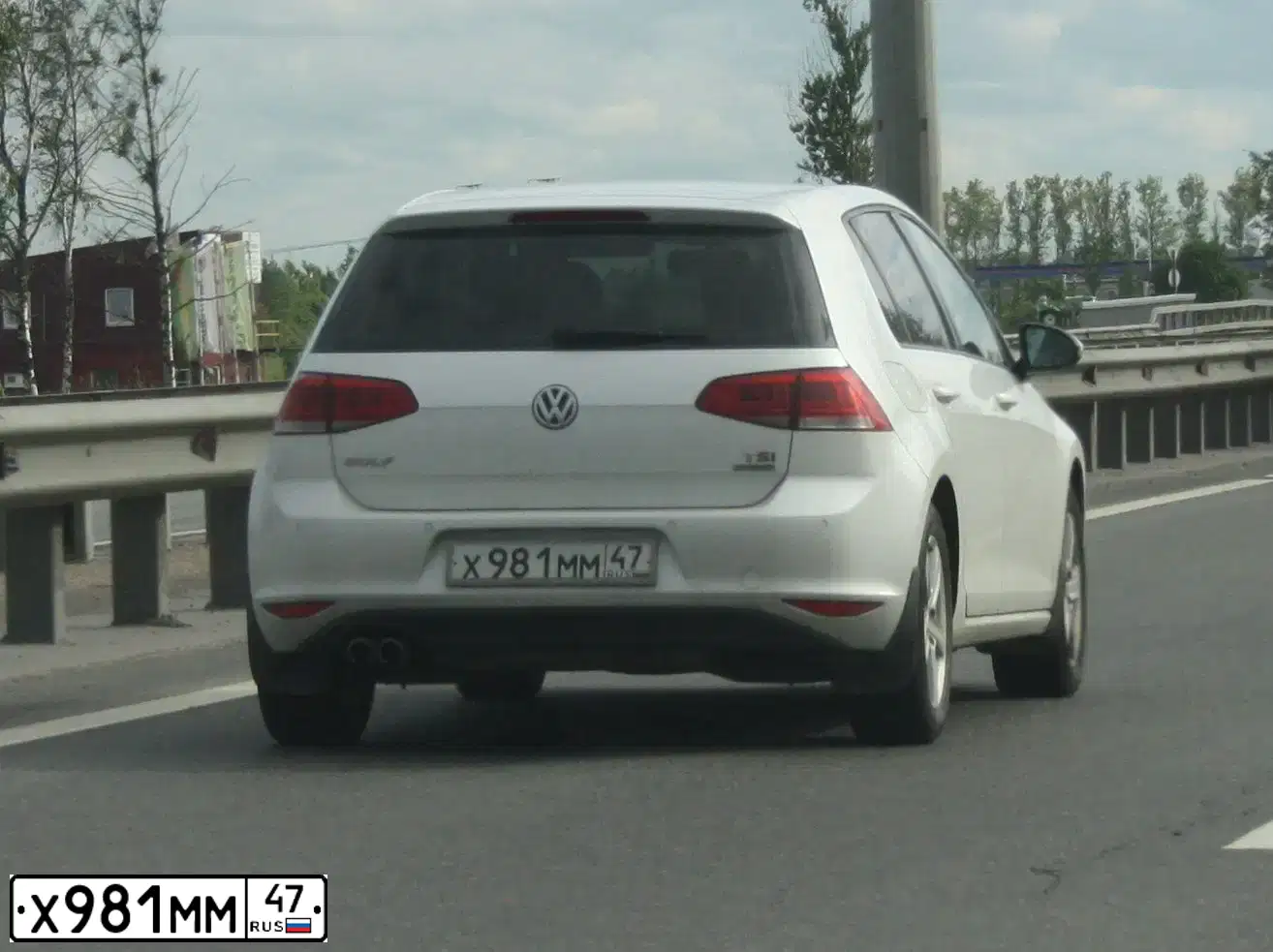 Фото автомобиля VOLKSWAGEN GOLF, 2013 — госномер О456КЕ134. Цвет: Белый