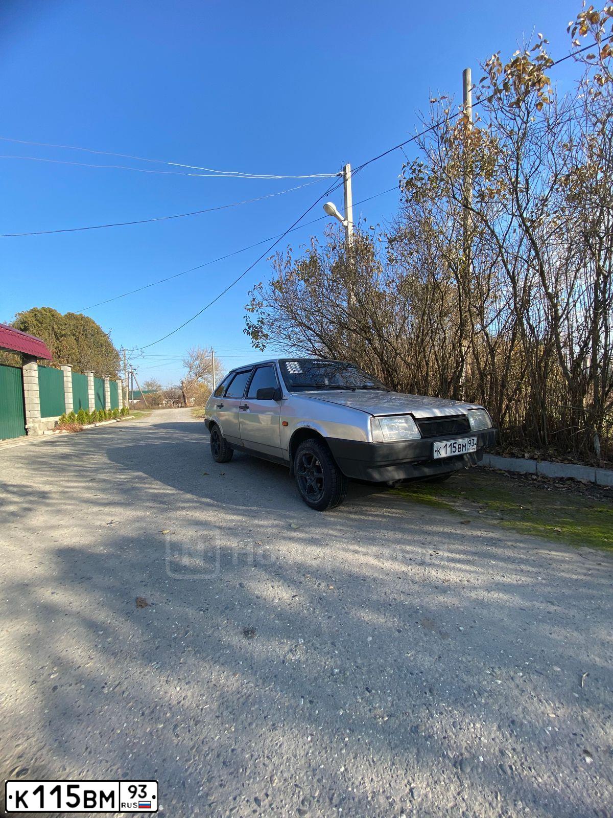 Фото автомобиля LADA 2109 SAMARA, 2003 — госномер К115ВМ93. Цвет: СЕРЕБРИСТЫЙ