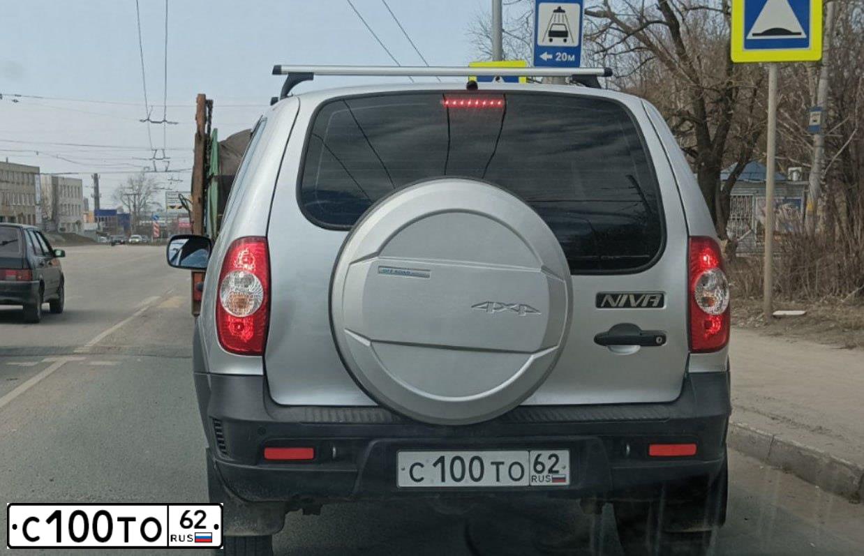Фото автомобиля LADA 2123 NIVA, 2020 — госномер С100ТО62. Цвет: СЕРЫЙ